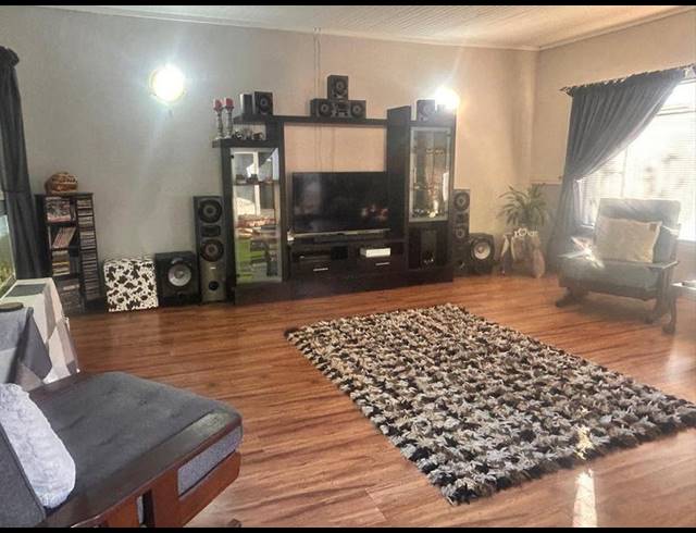 4 BEDROOM HOUSE FOR SALE IN MEYERVILLE